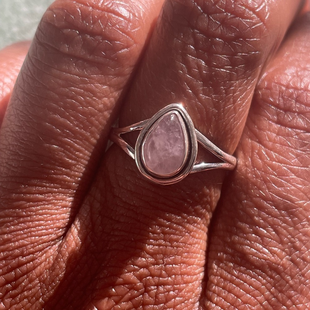 Elegant Rose Quartz Sterling Silver Teardrop Ring
